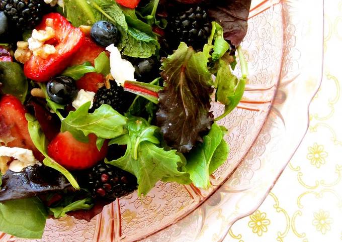 Recipe of Gordon Ramsay Nuts and Fresh Berries Balsamic Salad