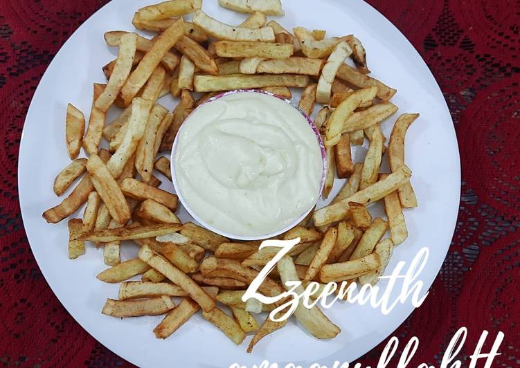 Homemade French Fries with Garlic Sauce