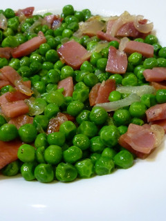 Una foto de Guisantes con jamón