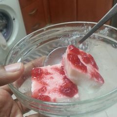 A picture of Strawberry pudding.