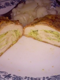 A picture of Jalapeño popper stuffed chicken.