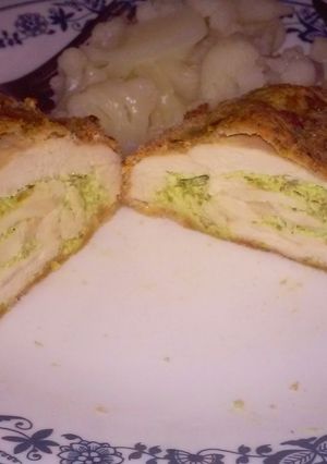 A picture of Jalapeño popper stuffed chicken.