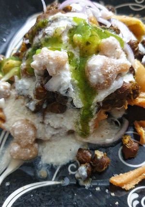 A picture of Samosa Chaat.