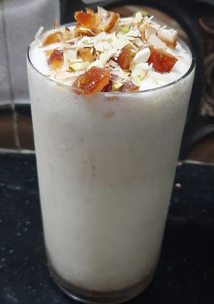ખજુર મિલ્ક શેક (khajoor milkshake in Gujarati) રેસીપી મુખ્ય ફોટો