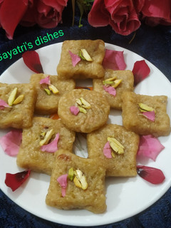 नारियल और लौकी की बर्फी (nariyal lauki ki burfi recipe in Hindi रेसिपी मुख्य फोटो