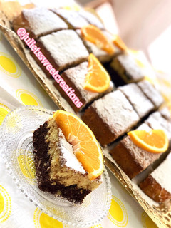 Una foto de Bizcocho de naranja y chocolate 🍊🍫