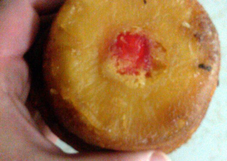 pineapple upside down cupcake/muffin pineapple upside down cupcake/muffin