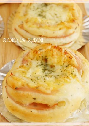 A picture of Ham Rolls.