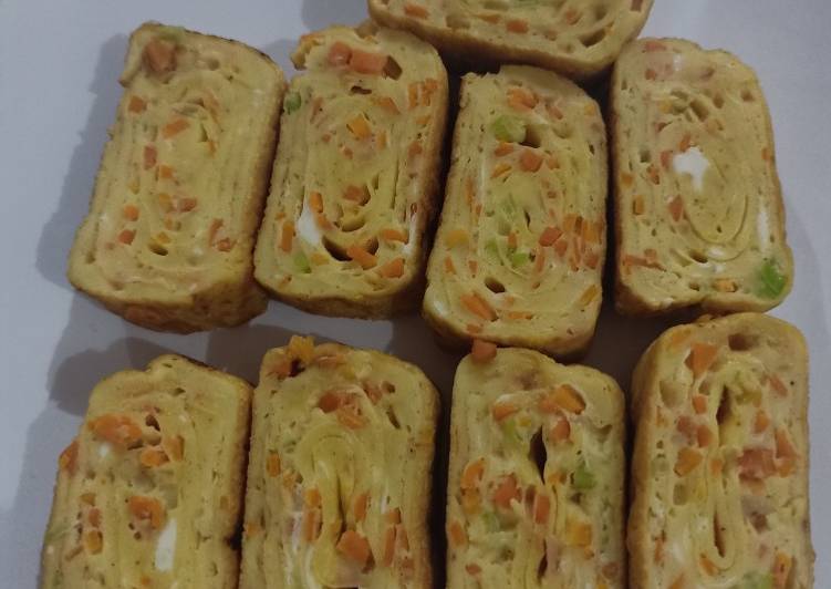 Dadar telur wortel gulung