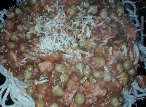 Una foto de Salsa de panceta y arvejas 😊 económica y muy rica 🤗🤗🤗