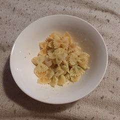 Creamy and reach basil and garlic pasta A picture of Creamy and reach basil and garlic pasta.