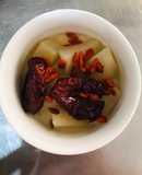 Phiên bản ăn dặm: Chè lê táo đỏ kỉ tử