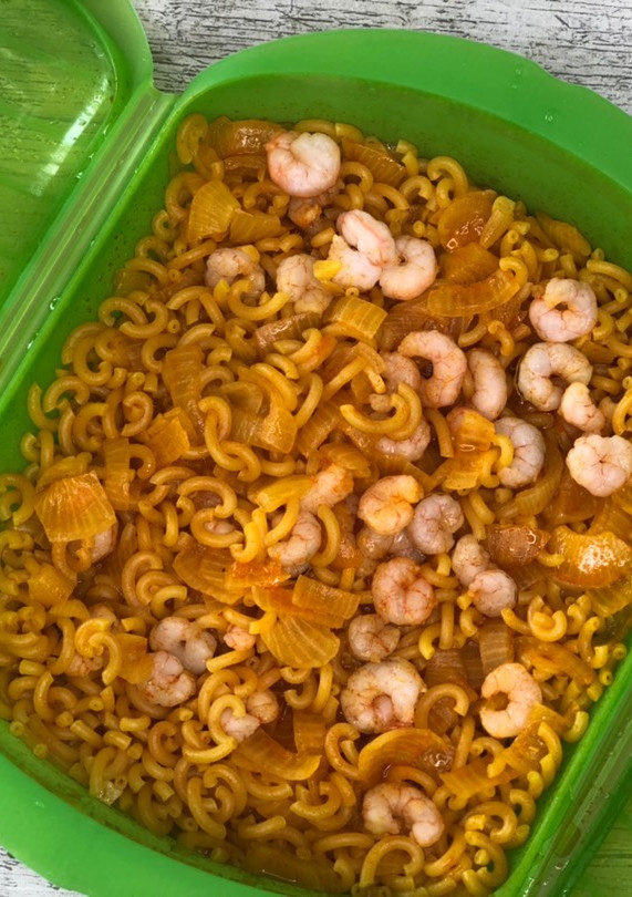 Una foto de Fideuá de gambas en Lékué al microondas