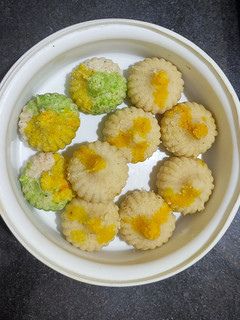 રવા મોદક (Rava Modak Recipe In Gujarati) રેસીપી મુખ્ય ફોટો