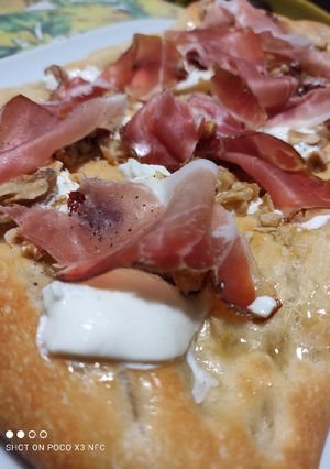 Foto di Focaccia burrata e noci