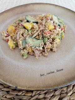 Una foto de Ensalada de quinoa y edamame