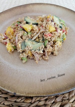 Una foto de Ensalada de quinoa y edamame