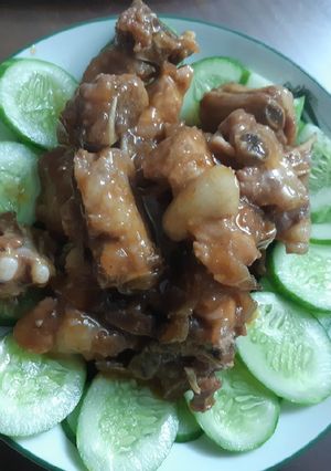 Hình của món Sườn đẵm mình trong sốt cam ngon ngọt.