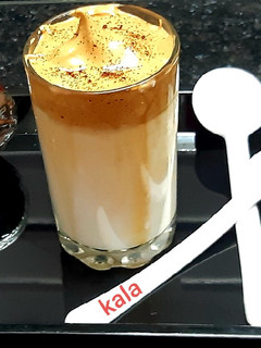 ડાલગોના કોફી(dalgona Coffee Recipe in Gujarati) રેસીપી મુખ્ય ફોટો
