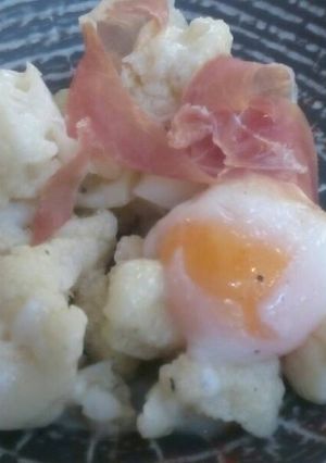 Foto principal de Coliflor con jamón y huevo