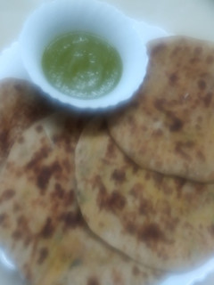 बेसन मूली का पराठा (Besan mooli ka paratha recipe in hindi) रेसिपी मुख्य फोटो