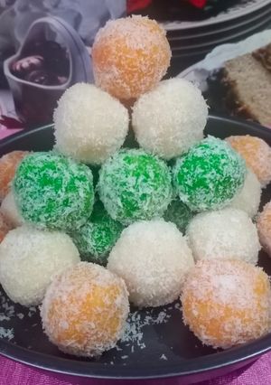 કોપરા ના લાડુ (Kopara Ladoo Recipe In Gujarati) રેસીપી મુખ્ય ફોટો
