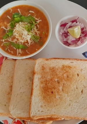 A picture of Cheese pav bhaji.
