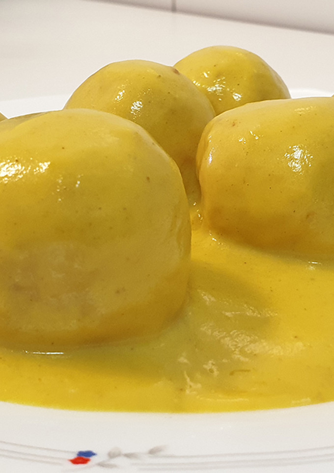 Una foto de Albóndigas de pollo con salsa de mango y curry