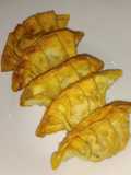 เกี๊ยวซ่ากรอบไส้ข้าวทูน่ามายองเนส (Crispy Gyoza with Tuna Mayonnaise Rice Filling)
