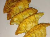 เกี๊ยวซ่ากรอบไส้ข้าวทูน่ามายองเนส (Crispy Gyoza with Tuna Mayonnaise Rice Filling)