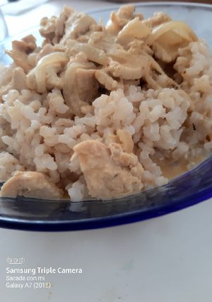Una foto de Pollo al curry con arroz