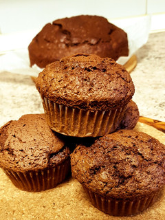 Una foto de Muffins de chocolate y zanahoria