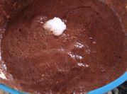 Una foto de mousse de chocolate saludable