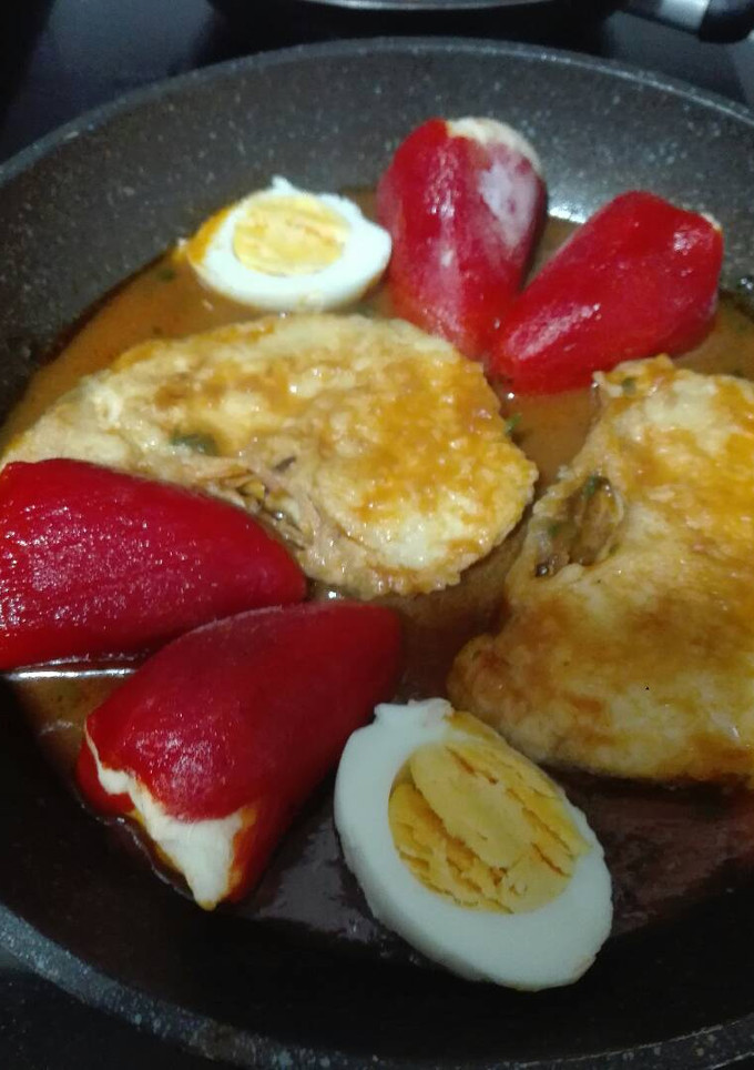 Una foto de Merluza con pimientos de piquillo