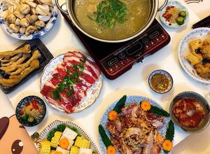 Hình của món Lẩu gà rượu nếp.