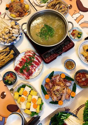 Hình của món Lẩu gà rượu nếp.