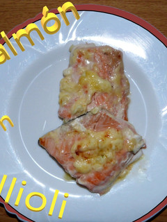 Una foto de Salmón al all i oli