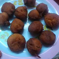 A picture of Fried cake balls.