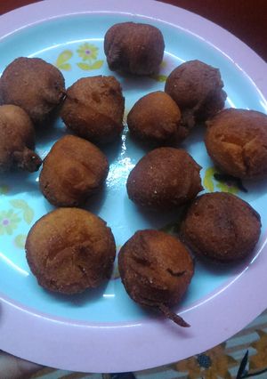 A picture of Fried cake balls.