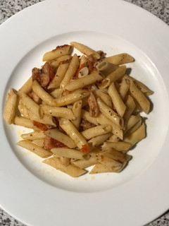 Una foto de Pasta Penne con camarones y calamares