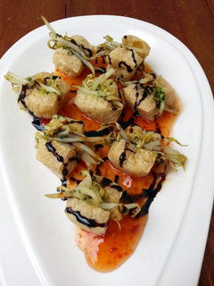 A picture of Bean Curd Puff Stuffed Bean Sprouts.