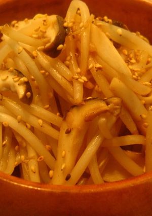 A picture of Bean Sprout & King Oyster Mushroom Lemon Stir Fry.