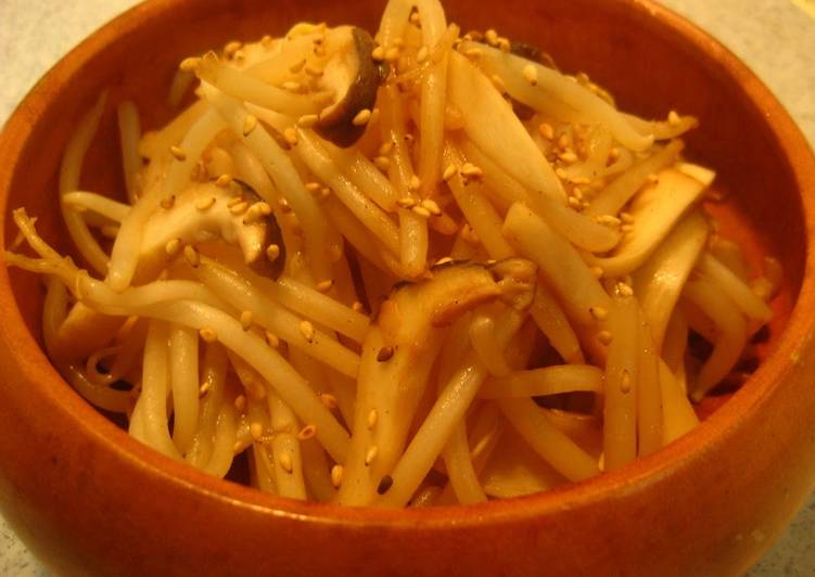 Simple Way to Prepare Perfect Bean Sprout &amp; King Oyster Mushroom Lemon Stir Fry