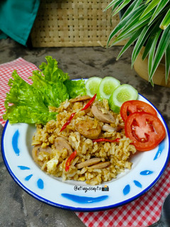Foto resep Nasi goreng sosis bumbu iris (892)
