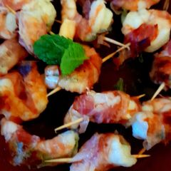A picture of Coctail prawns.