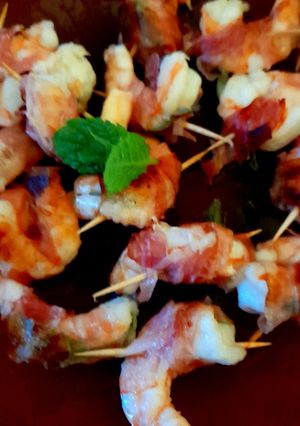 A picture of Coctail prawns.