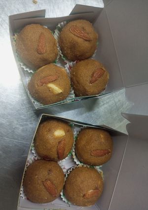 A picture of Atta laddu.