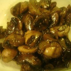 A picture of Asian Sesame and Ginger Sauted Mushrooms.