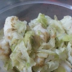 A picture of HCG Diet meal 10: lemon grass, cabbage and fish.