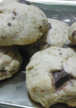 A picture of Amazing Chocolate Chips Cookies.